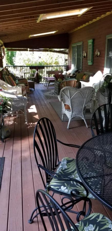 Eastgate Inn B&B Ленъкс Екстериор снимка